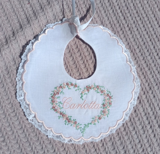 Bavetta con ricamo cuore e roselline
