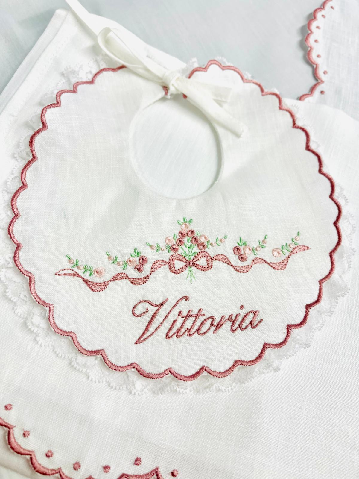 Bavetta in lino con ricamo fiocco nastro e fiori