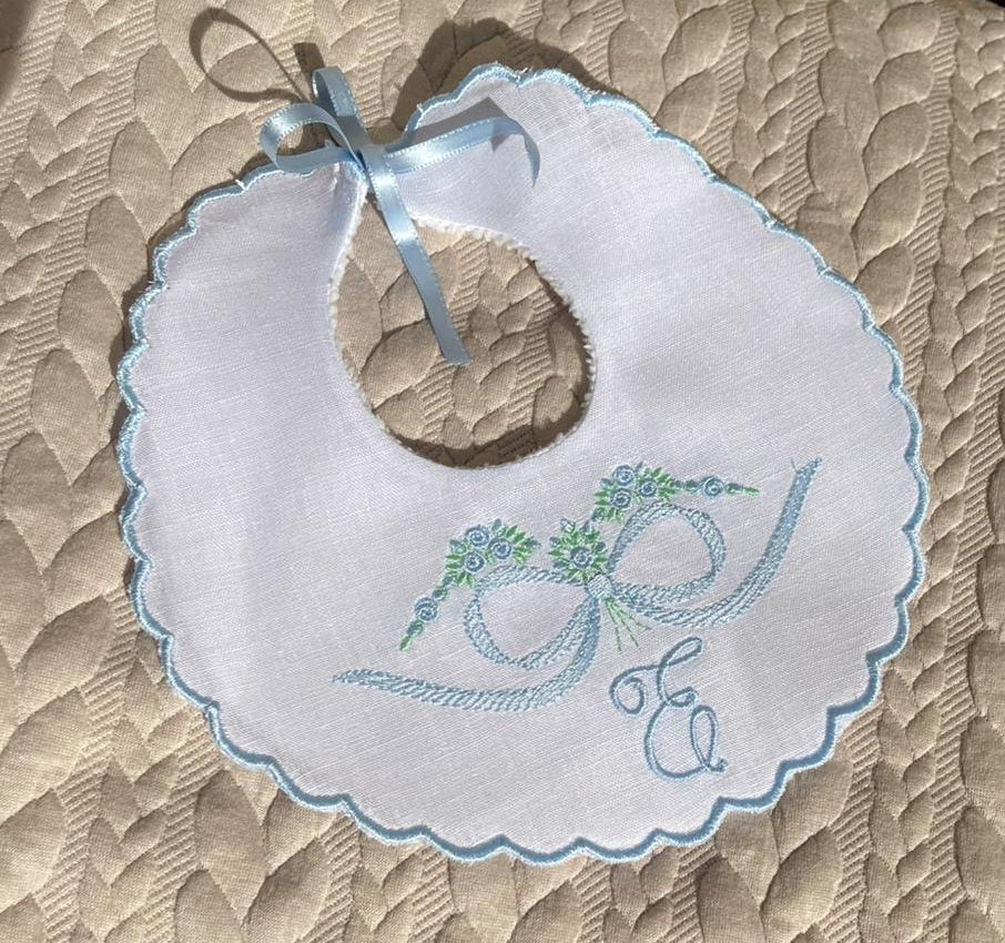 Bavetta con fiocco e fiori con iniziale