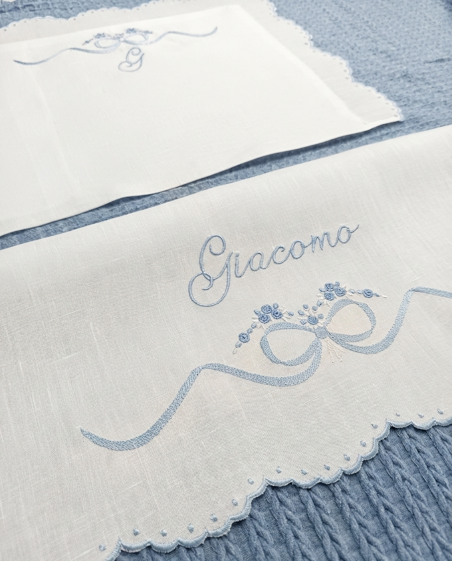 Set lenzuolino in lino con ricamo fiocco e fiori