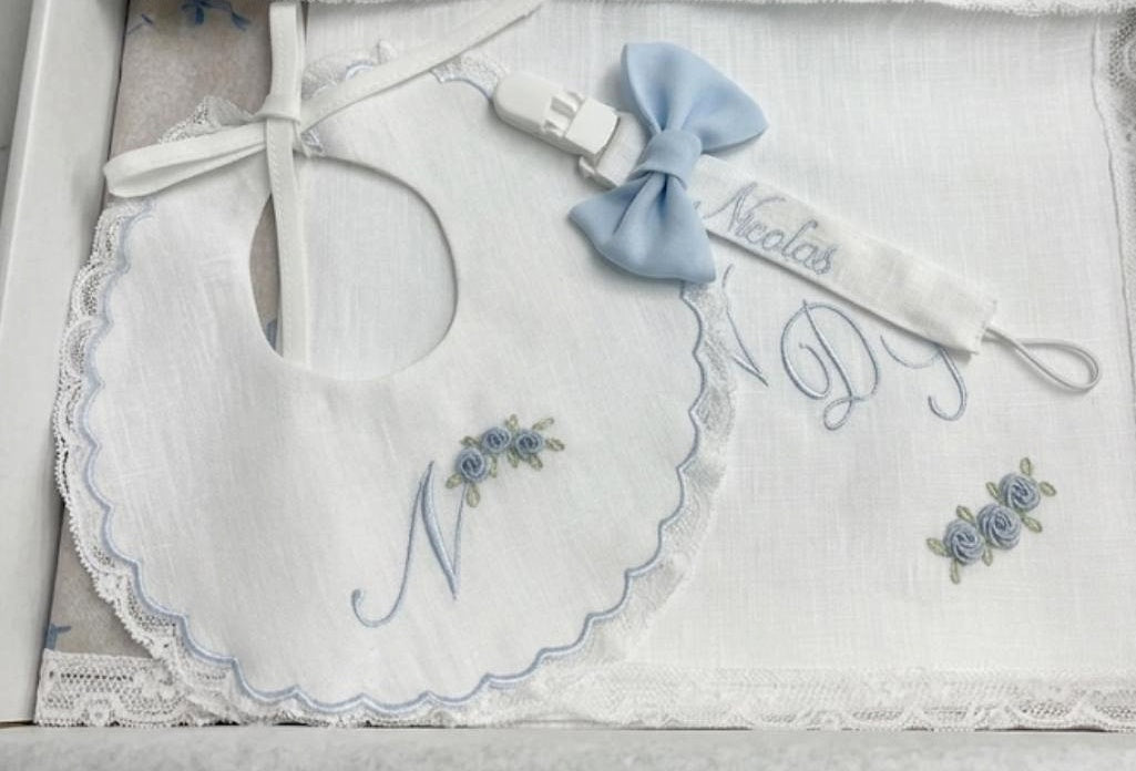 Set battesimo con croce e roselline