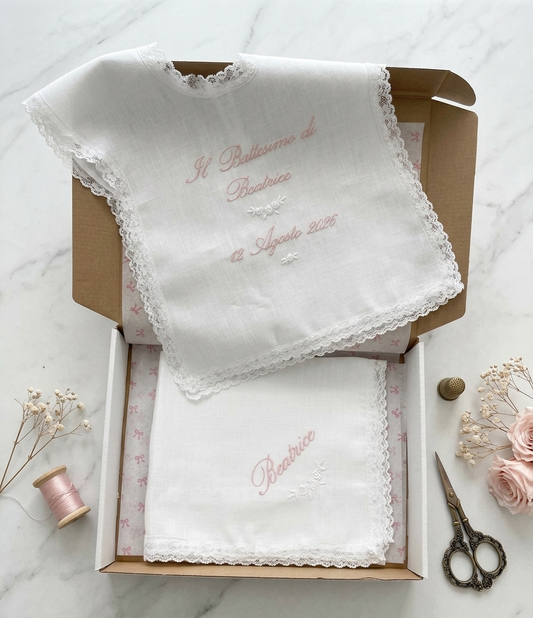 Set battesimo con roselline e scritta in rosa antico