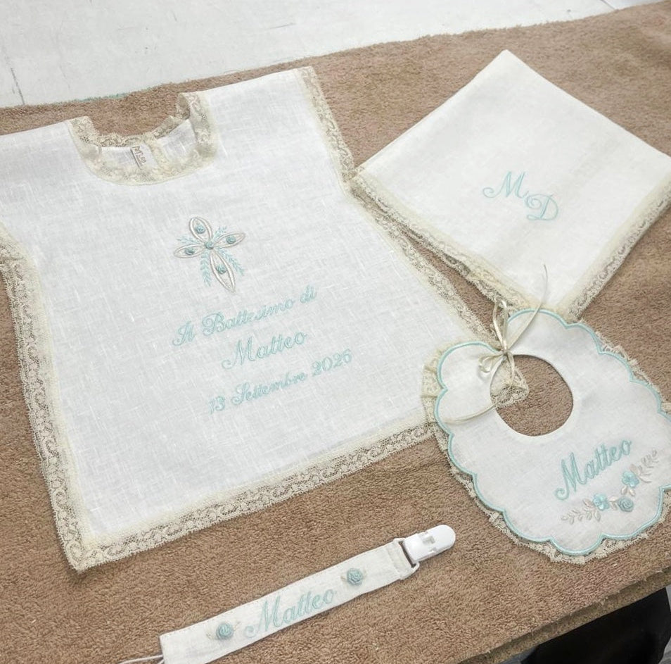 Set battesimo in lino avorio con roselline