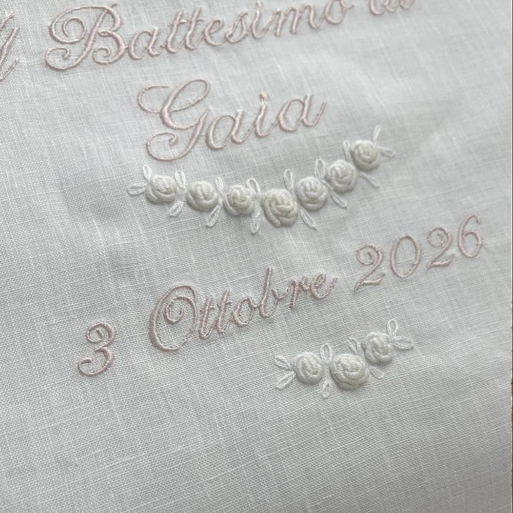 Set battesimo con roselline a mano ricamo rosa cipria
