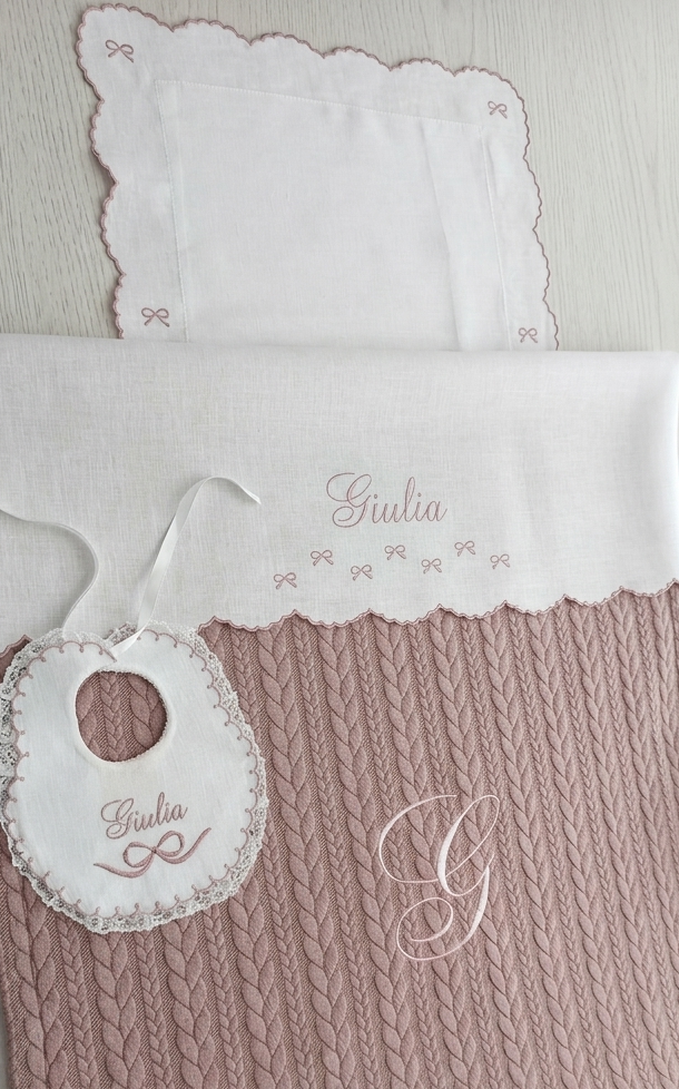Set lenzuola in lino con fiocchetti